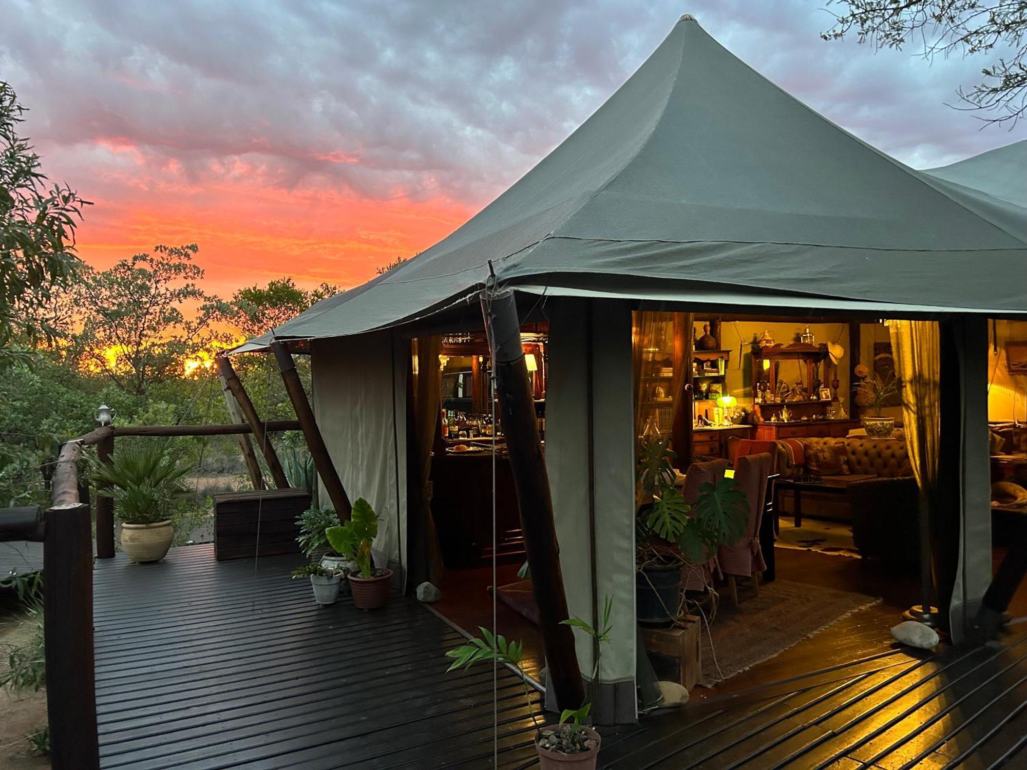 Out In Africa Wildlife Lodge Hammanskraal Exterior foto